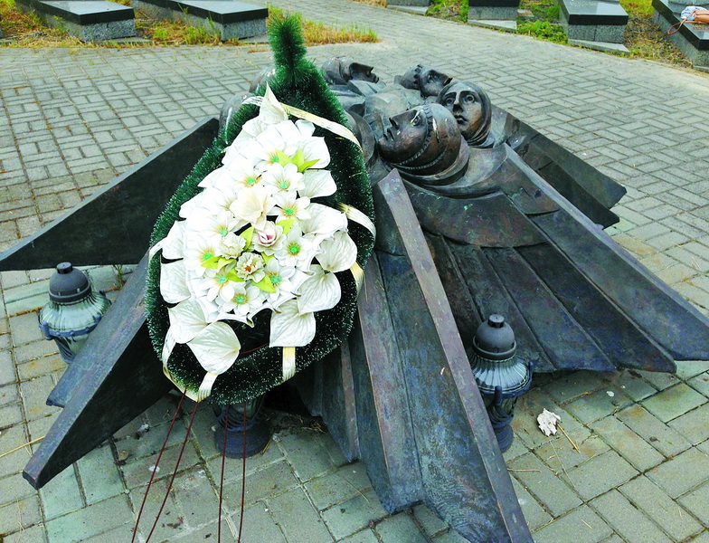 Меморіальний комплекс на місці трагедії. Фото автора