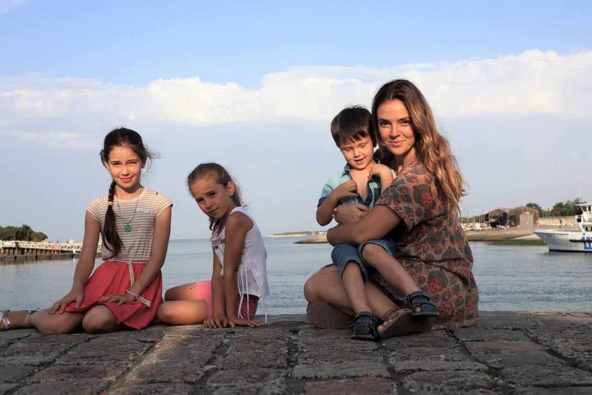 Діана з дітьми у місті Ля Рошель на березі Атлантичного океану