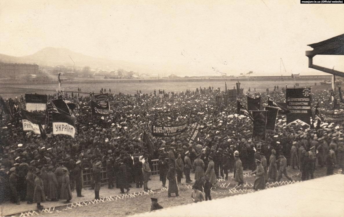 Українська військова демонстрація у Владивостоці 1 травня 1917 року.