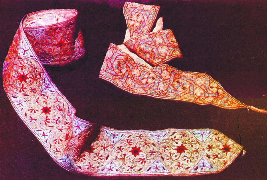 Налобні пов’язки дружини володаря Османської імперії, які вона власноруч вишила золотими шовковими нитками