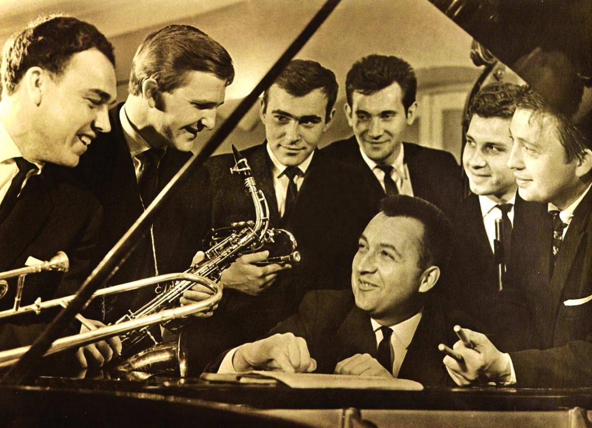 Ігор Хома (у центрі за роялем) і його джаз-бенд «Medicus»