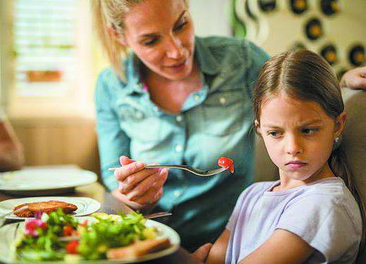 Хочете, аби ваші діти віддавали перевагу здоровій їжі? Вчіть їх на власному прикладі і наберіться терпіння – на зміну стилю харчування доведеться витратити… щонайменше рік.